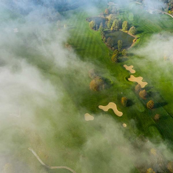 Luftaufnahmen Golfplatz Lipperswil mit Wolken