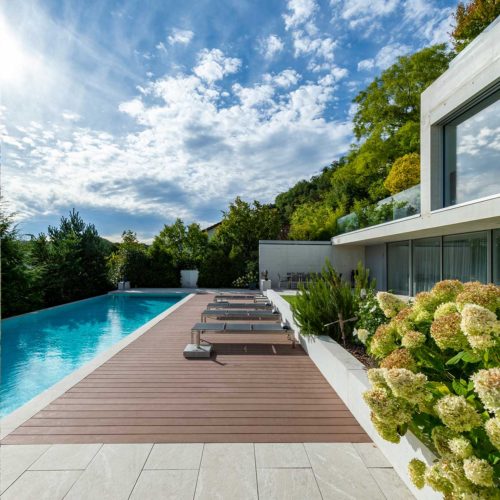 Architektur- und Immobilienfotografie: Pool mit Terrasse
