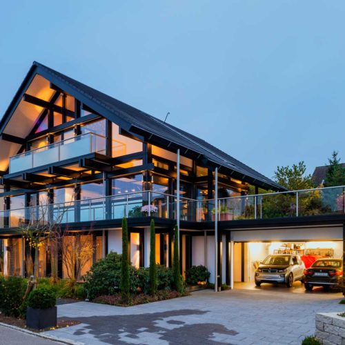 Architektur- und Immobilienfotografie: Wohnhaus mit garage