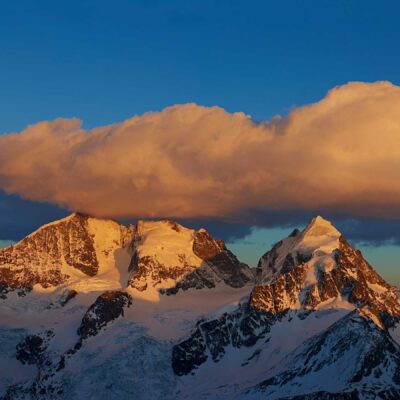 Landschaftsfotografie: Wolken über Berggipfel